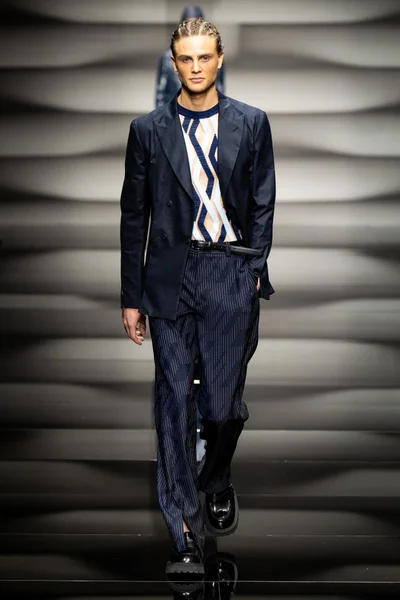 Look 8